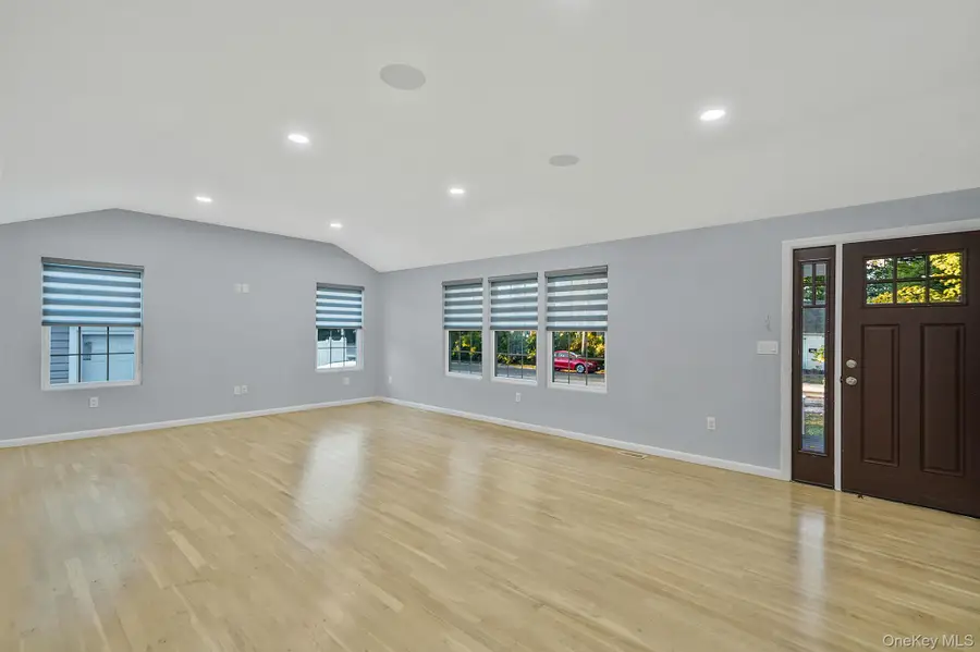 20 Pell Avenue, North Babylon, NY 11703 - Image #3