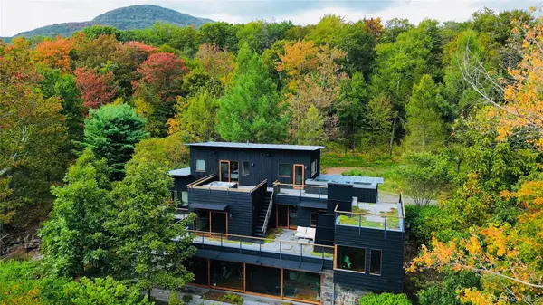 125 Valley View Way, Lake Hill, NY 12448