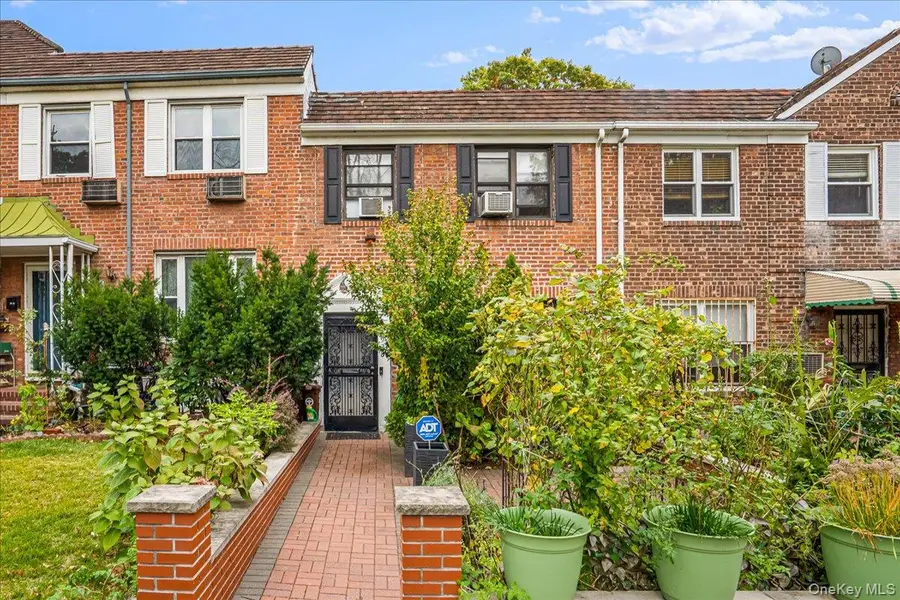 13928 Pershing Crescent, Jamaica, NY 11435 - Image #2