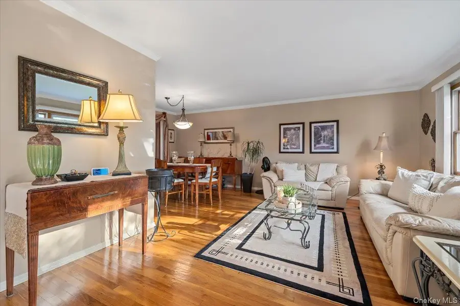 86 Caffrey Avenue, Bethpage, NY 11714 - Image #3