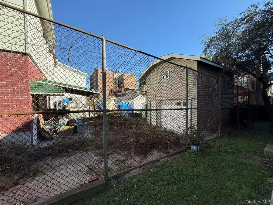 15416 Barclay Avenue, Flushing, NY 11355 - Image #3