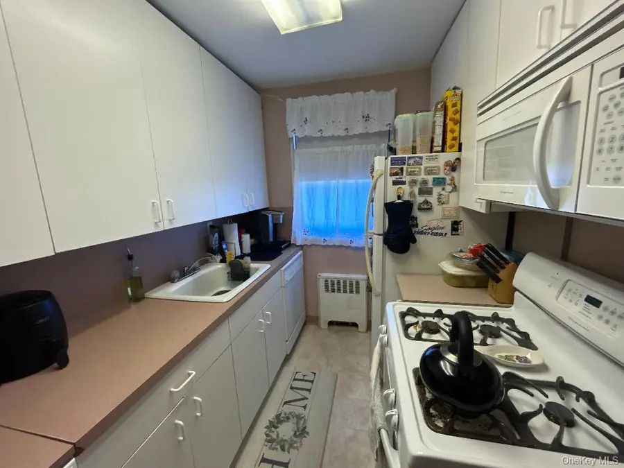 17-84 166 #4-162, Whitestone, NY 11357 - Image #3