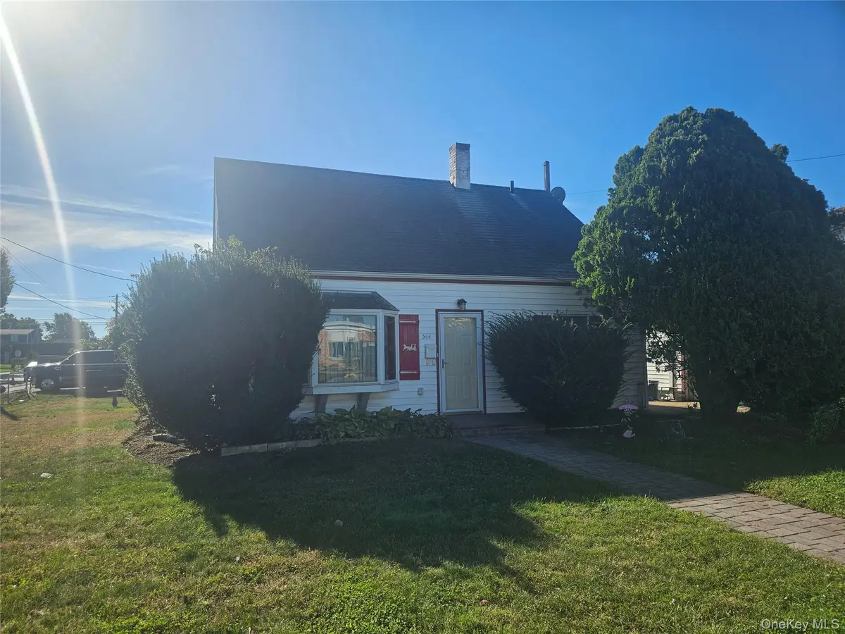 544 Dryden Street, Westbury, NY 11590 - Image #1