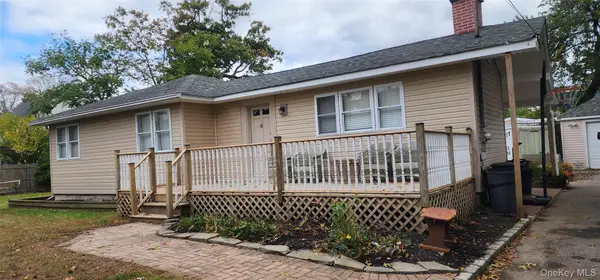 8 Astoria Road, Mastic Beach, NY 11951