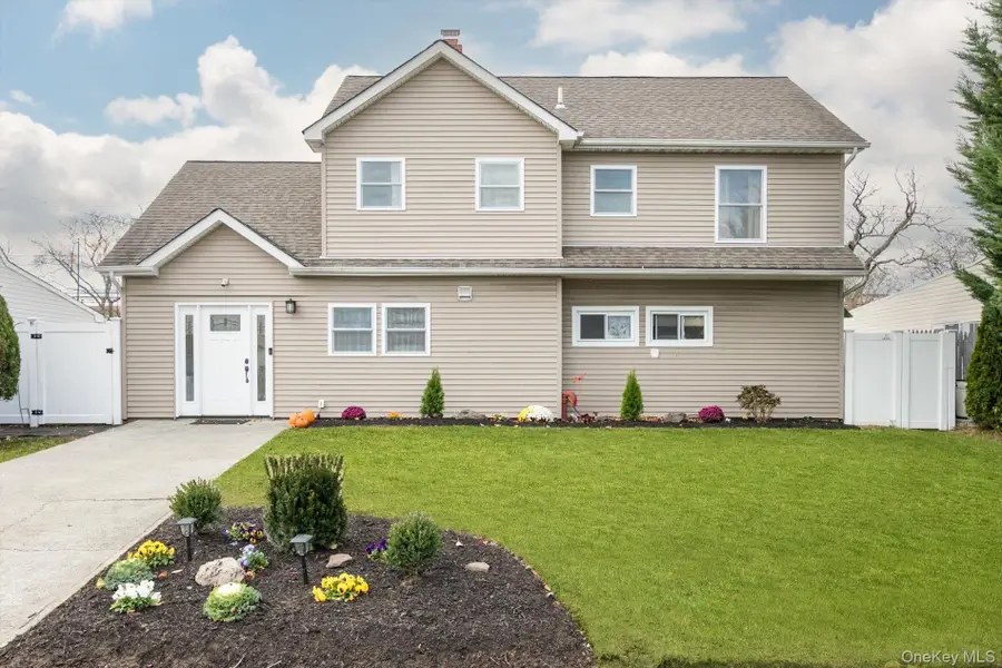 98 Hardy Lane, Westbury, NY 11590 - Image #2