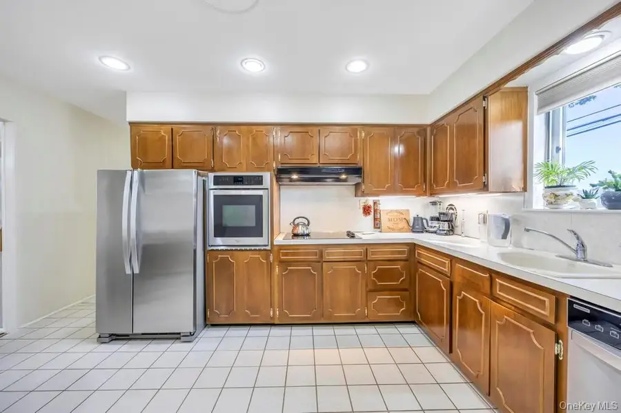 7 Montana Street, Hicksville, NY 11801 - Image #3