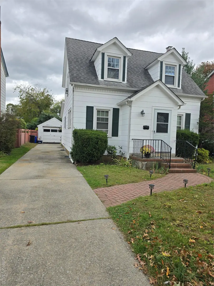 1501 Kenneth Avenue, Baldwin, NY 11510 - Image #2