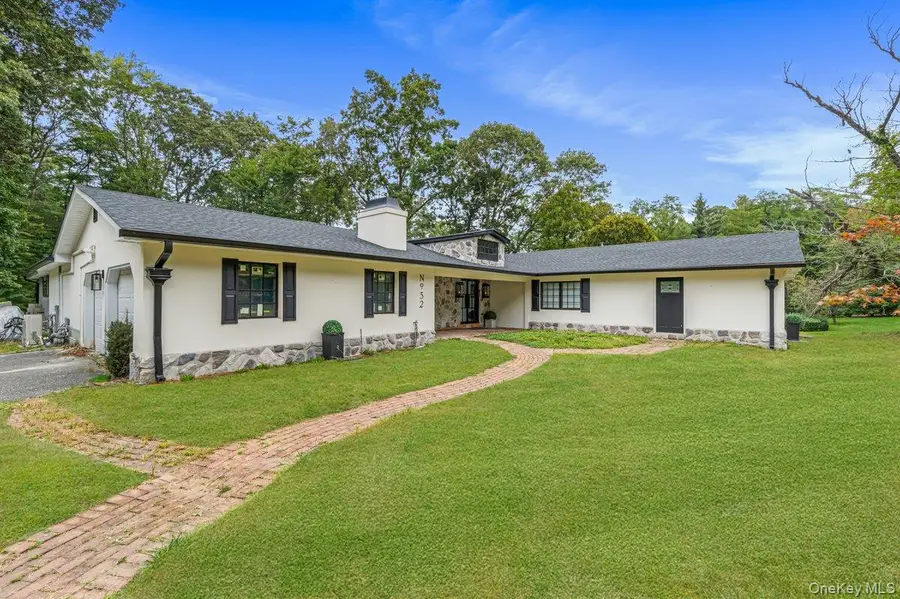 32 Rustic Gate Lane, Dix Hills, NY 11746 - Image #2