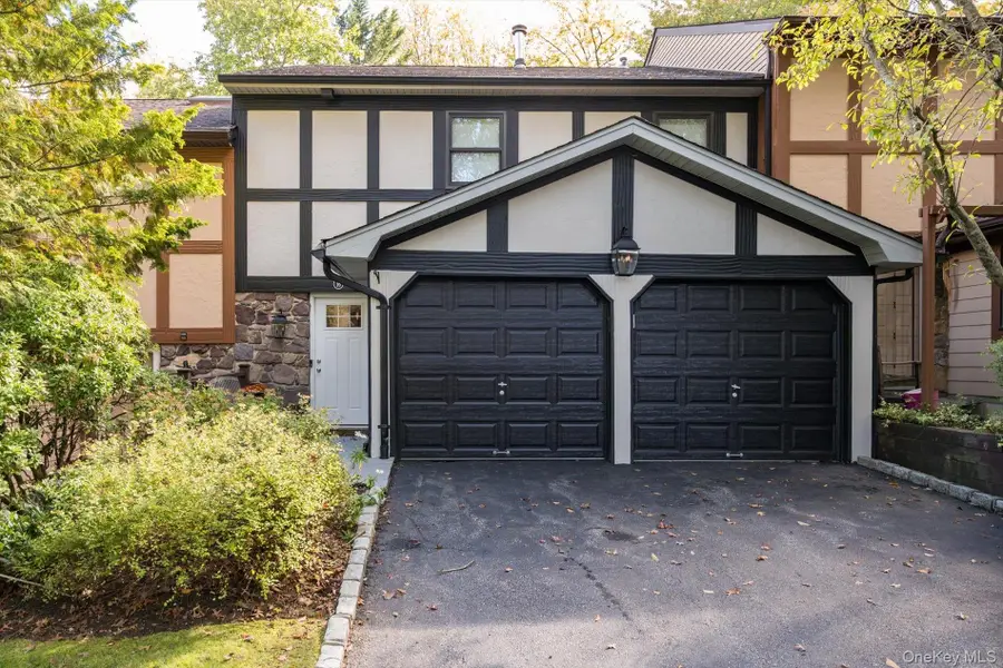 16 Sheffield Hill, Woodbury, NY 11797 - Image #2