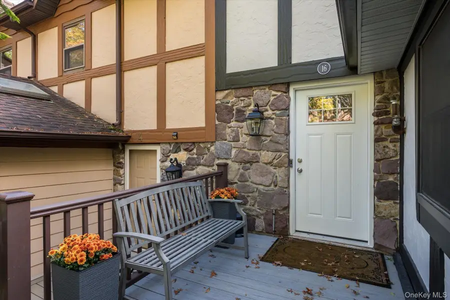 16 Sheffield Hill, Woodbury, NY 11797 - Image #3