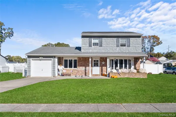 270 Singingwood Drive, Holbrook, NY 11741