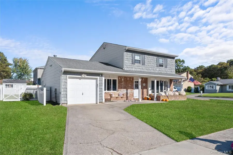 270 Singingwood Drive, Holbrook, NY 11741 - Image #2