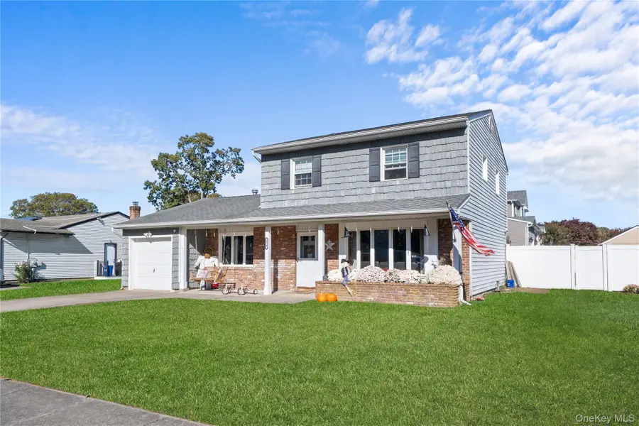 270 Singingwood Drive, Holbrook, NY 11741 - Image #3