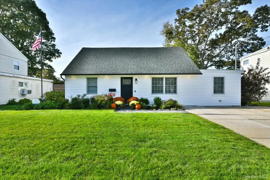 321 Brendan Avenue, Massapequa, NY 11758 - Image #2