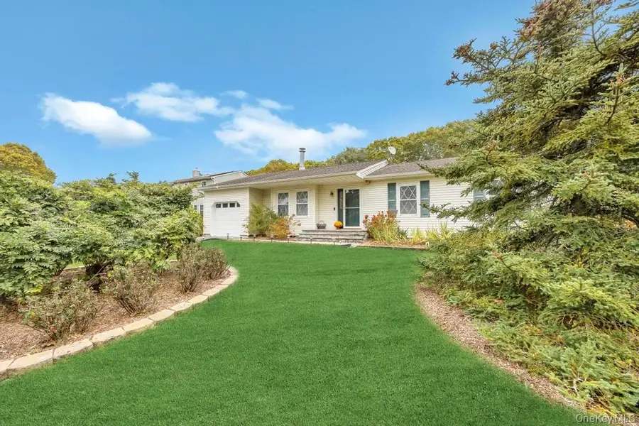 47 Evelyn Court, Manorville, NY 11949 - Image #3