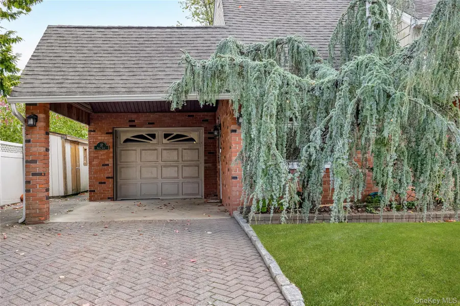 37 Angle Lane, Hicksville, NY 11801 - Image #3