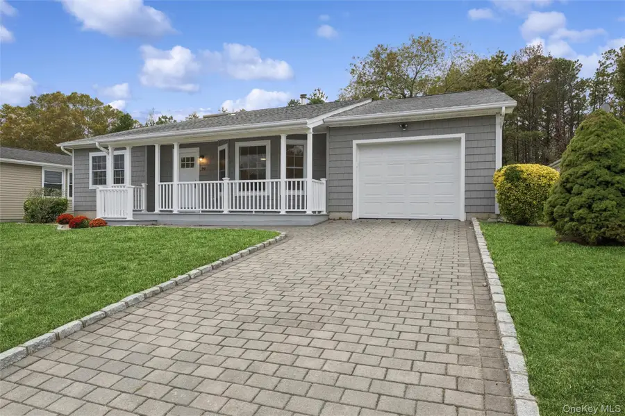 99 Village Circle W, Manorville, NY 11949 - Image #2