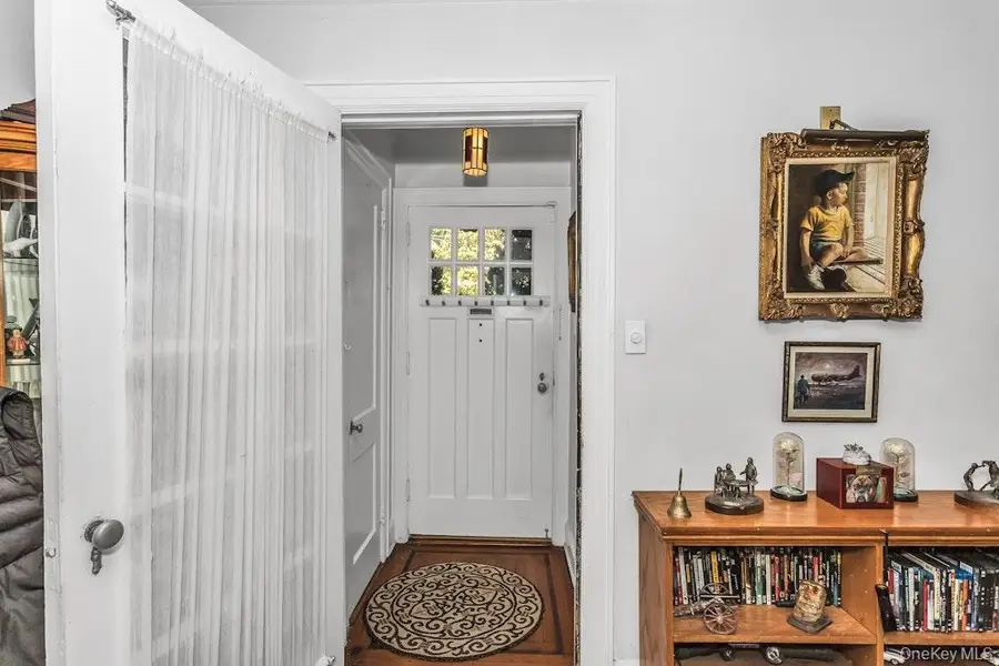 4172 Glenwood Street, Little Neck, NY 11363 - Image #2