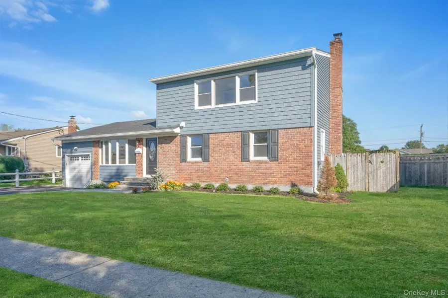 120 Cherry Drive W, Plainview, NY 11803 - Image #2