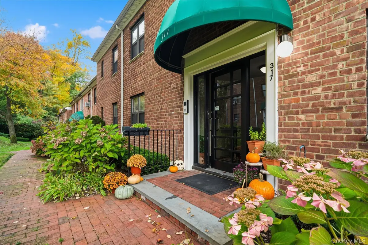 317 Main Street #D, Roslyn, NY 11576 - Image #1