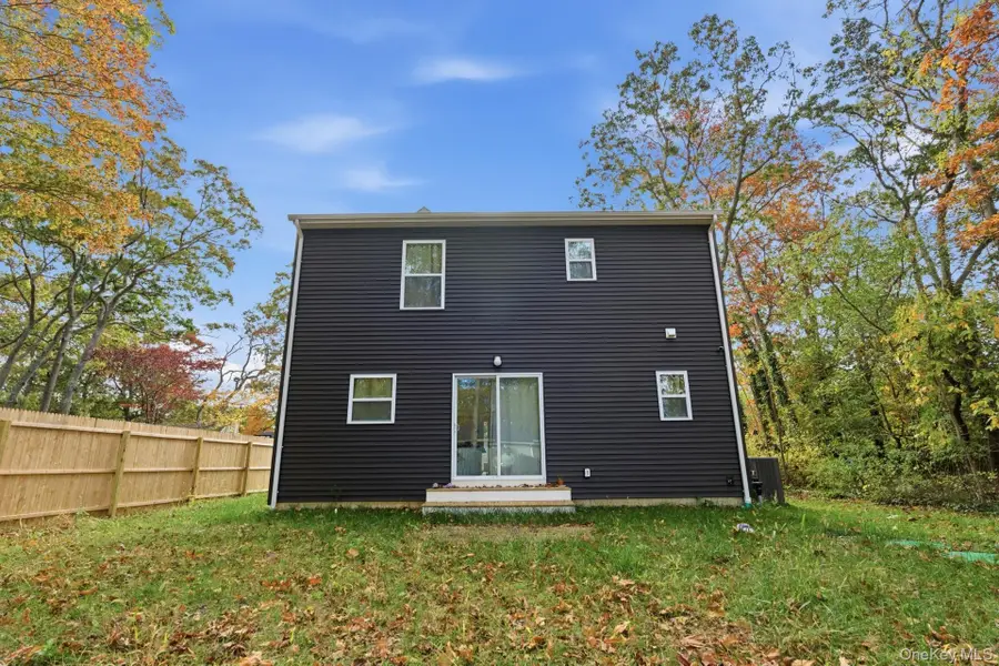 27 Pinewood Dr, Shirley, NY 11967 - Image #3