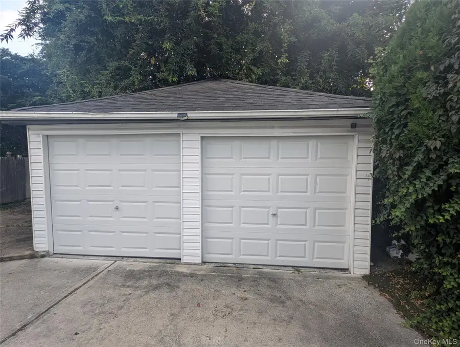 81 Cochran Place, Valley Stream, NY 11581 - Image #2