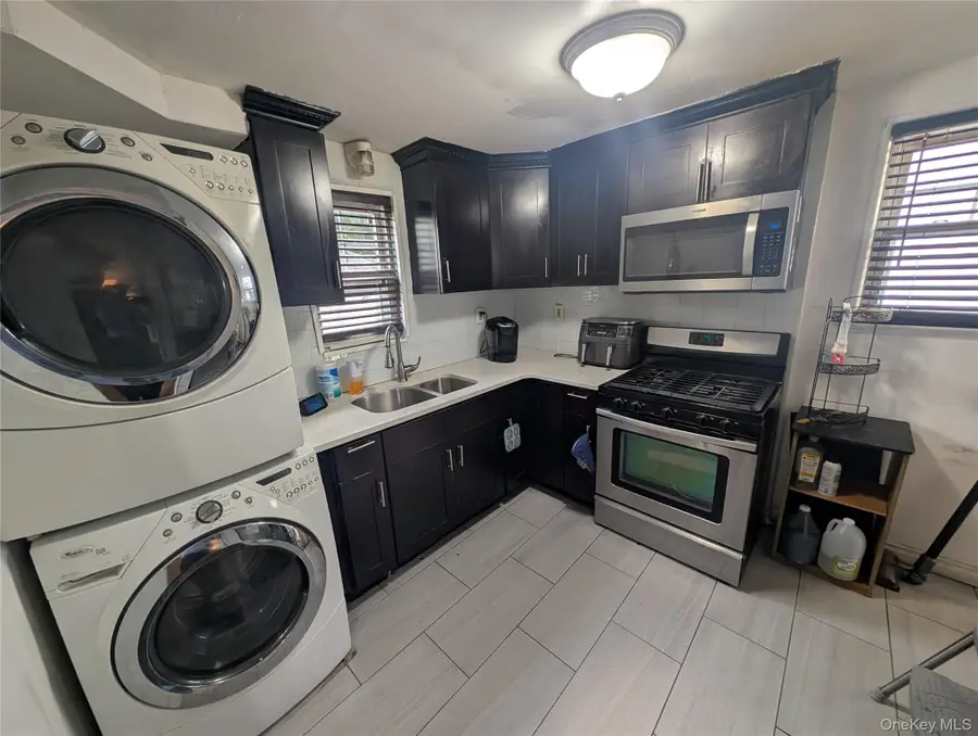 81 Cochran Place, Valley Stream, NY 11581 - Image #3