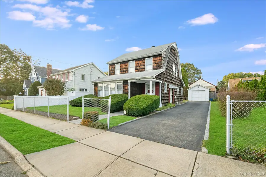 31 Chestnut Street, Westbury, NY 11590 - Image #2