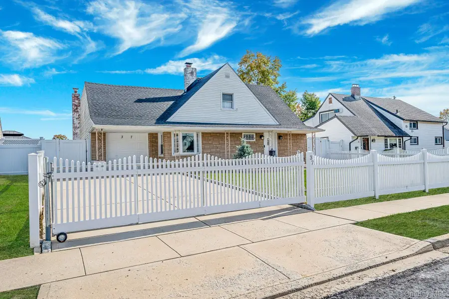 37 Chickadee Lane, Levittown, NY 11756 - Image #2