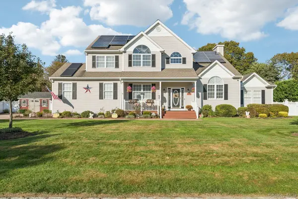 6 Landings Lane, Patchogue, NY 11772