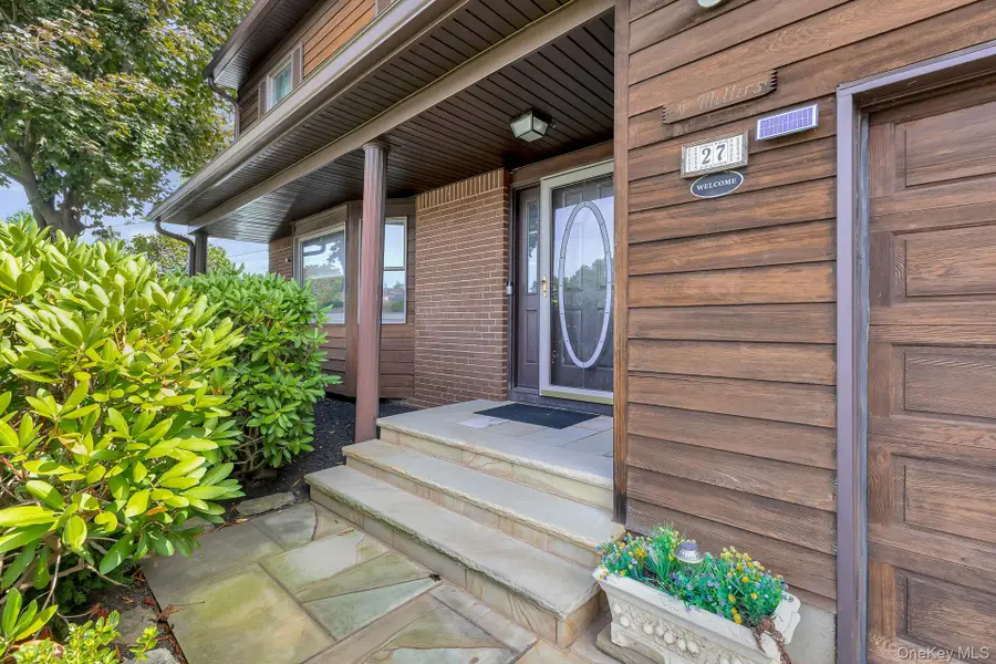 27 Bruno Lane, Dix Hills, NY 11746 - Image #3