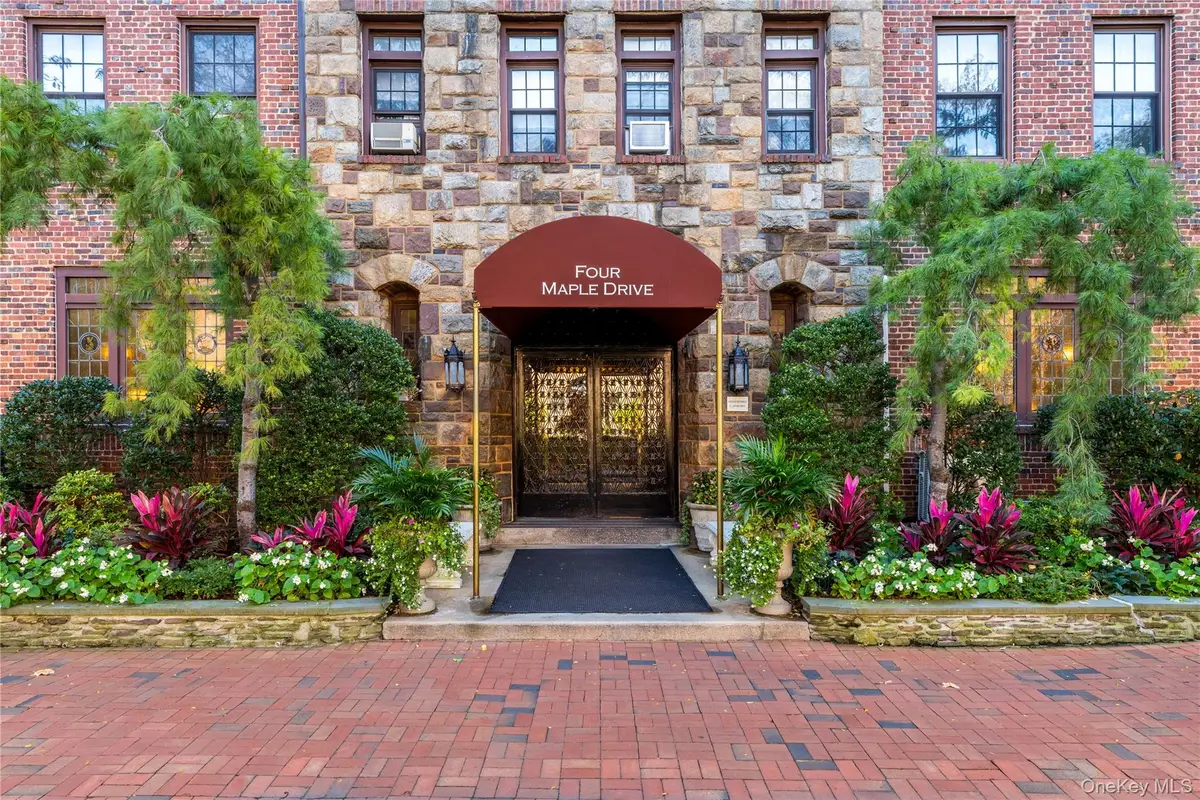 4 Maple Drive #5K, Great Neck, NY 11021 - Image #1