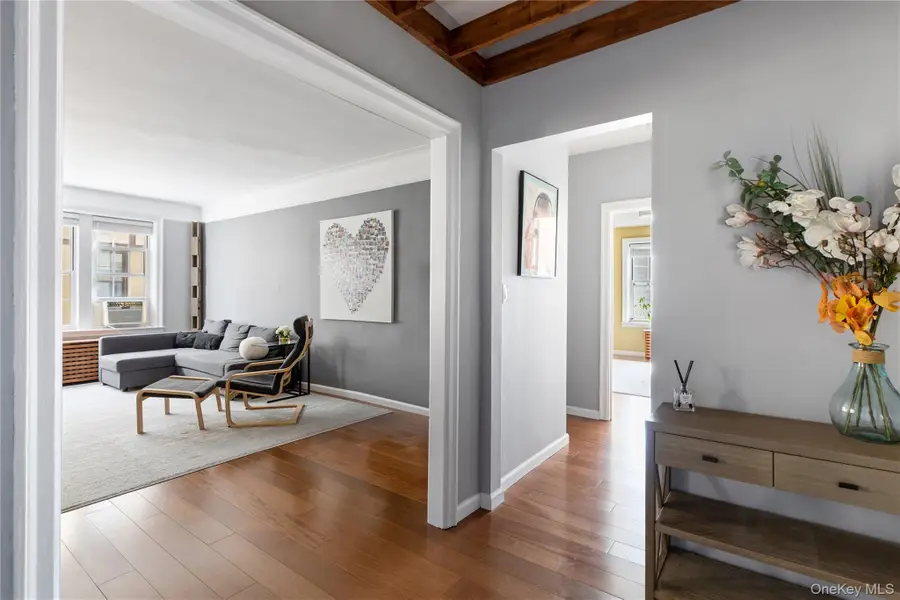 4 Maple Drive #5K, Great Neck, NY 11021 - Image #2