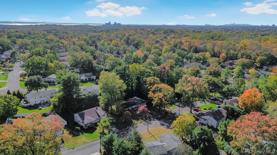 73 Hilary Circle, New Rochelle, NY 10804 - Image #3