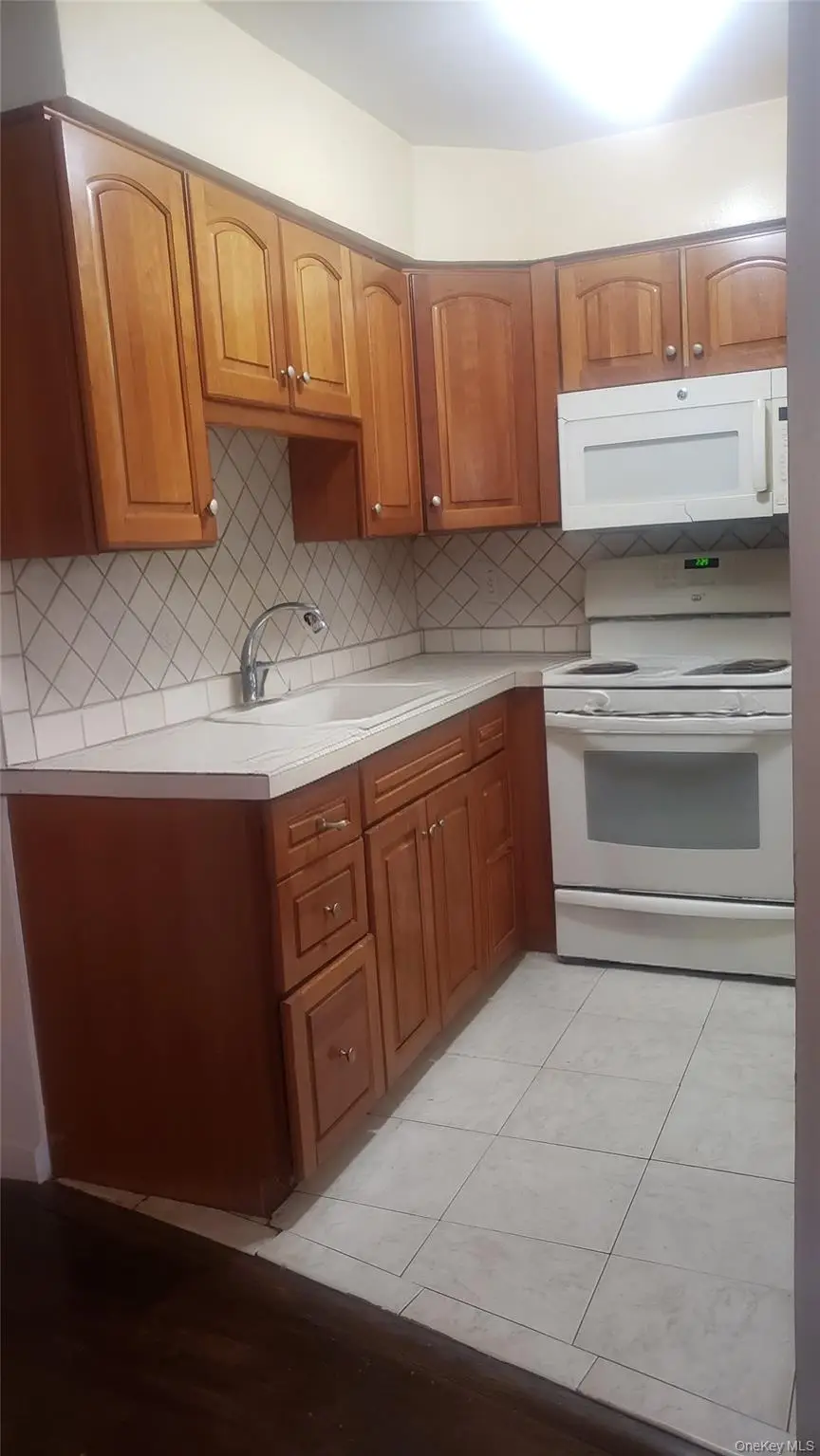 869 Olmstead Avenue, Bronx, NY 10473 - Image #3