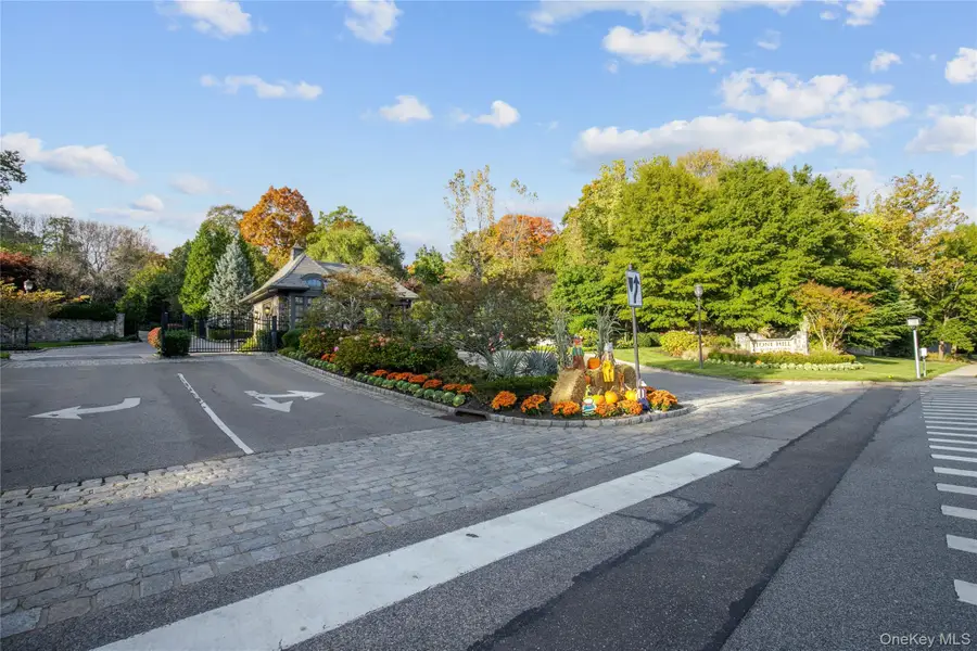 2 Earle Drive, Muttontown, NY 11791 - Image #3