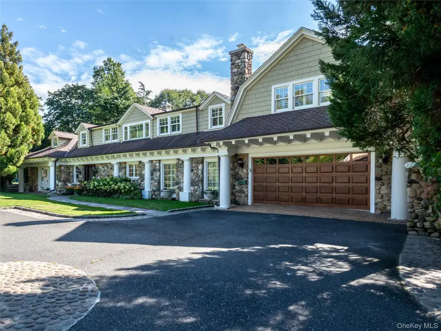 1054 Plandome Road, Manhasset, NY 11030 - Image #3