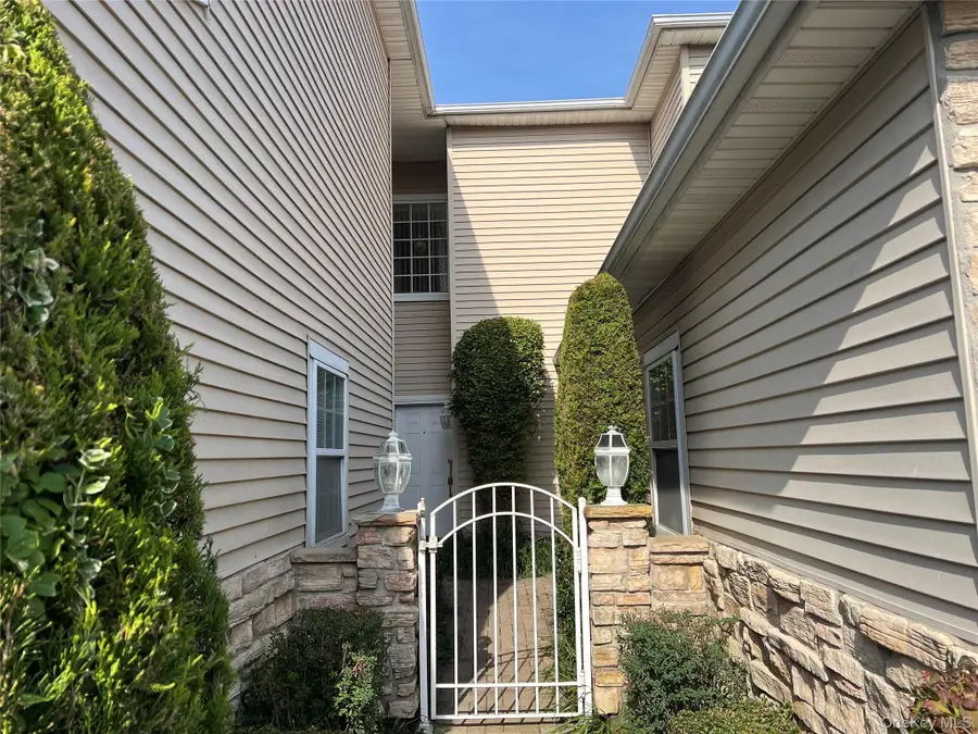 85 Windwatch Drive, Hauppauge, NY 11788 - Image #2