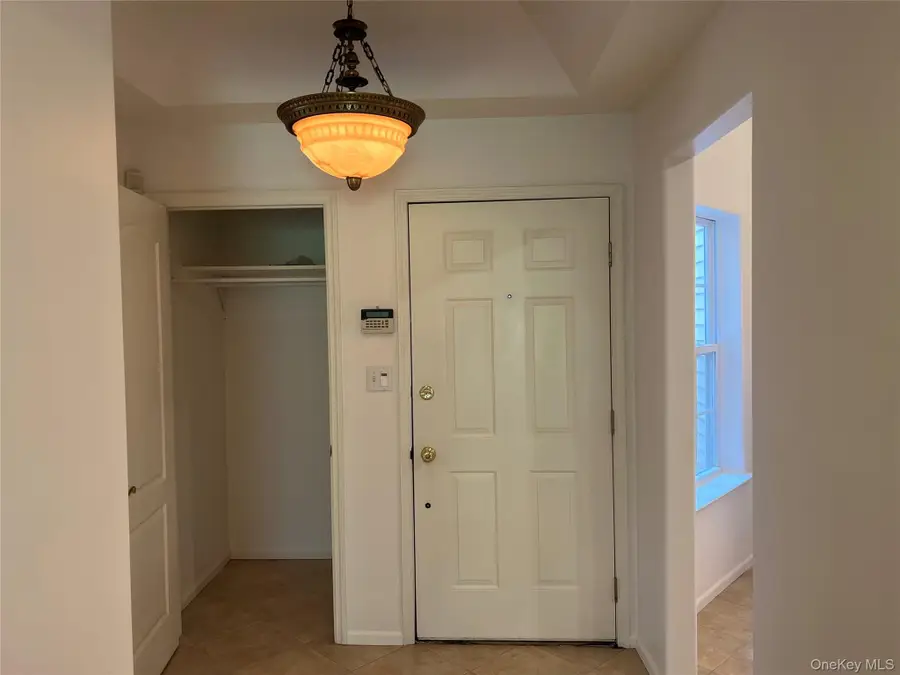 85 Windwatch Drive, Hauppauge, NY 11788 - Image #3