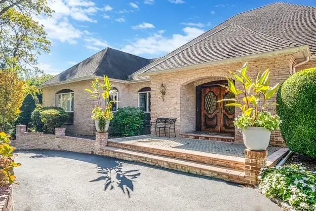 26 Sleepy Hollow Lane, Dix Hills, NY 11746 - Image #3