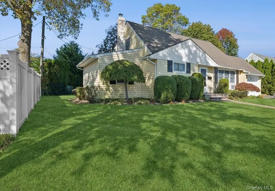 43 Briarcliff Road, Westbury, NY 11590 - Image #2