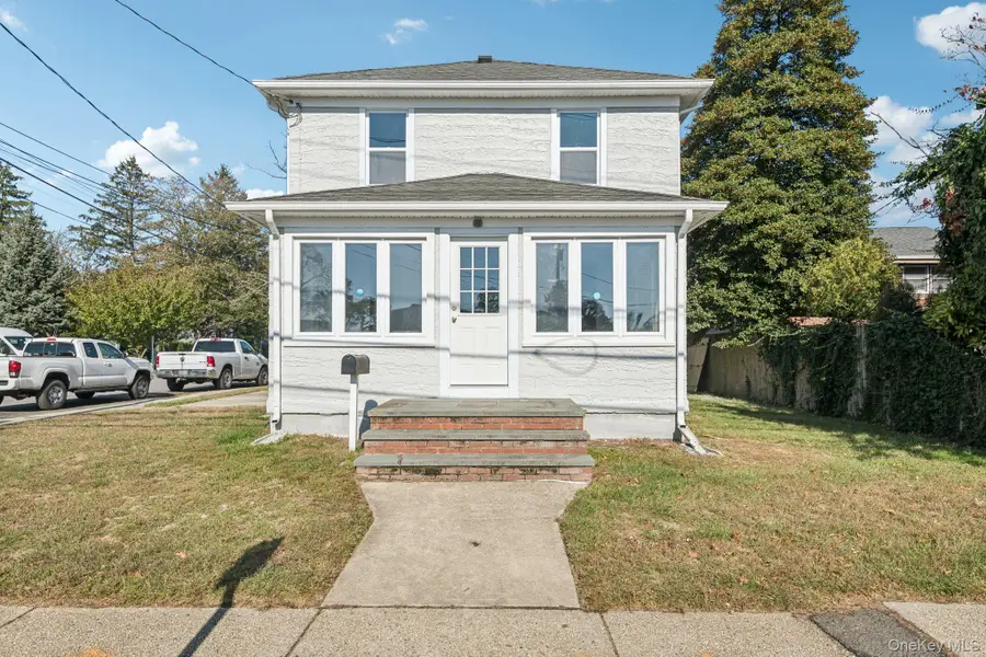 25 Roosevelt Street, Bay Shore, NY 11706 - Image #2