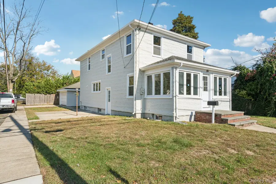 25 Roosevelt Street, Bay Shore, NY 11706 - Image #3