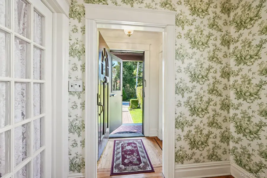 18 Chippewa Road, Yonkers, NY 10710 - Image #2