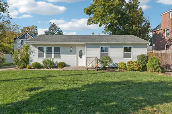 48 Center Avenue, Bay Shore, NY 11706