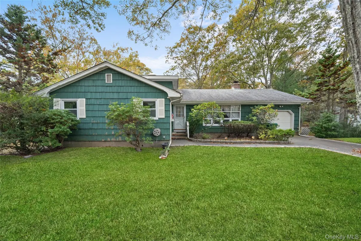 4 Acorn Path, East Quogue, NY 11942 - Image #1