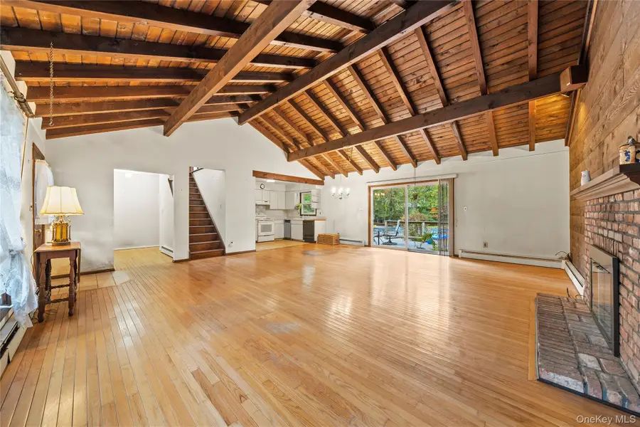 4 Acorn Path, East Quogue, NY 11942 - Image #2