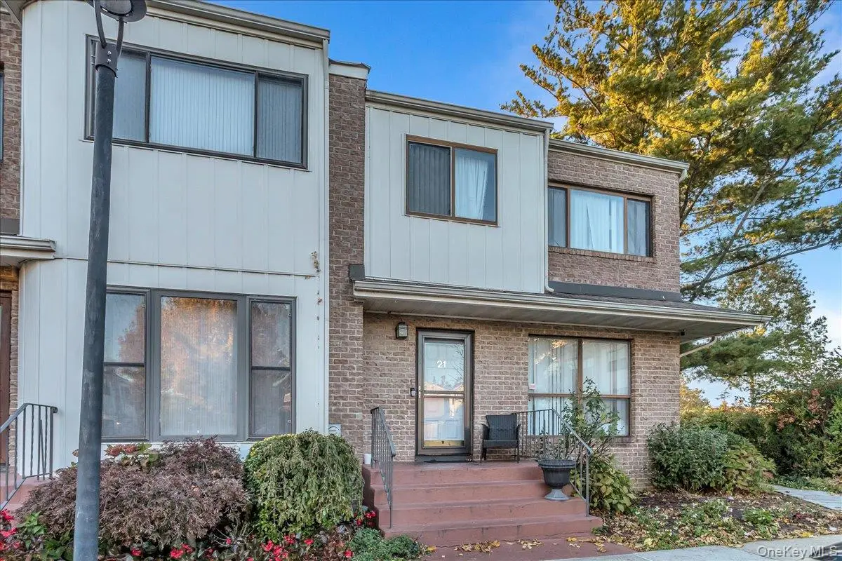 21 Vanderbilt Way #21, Valley Stream, NY 11581 - Image #1
