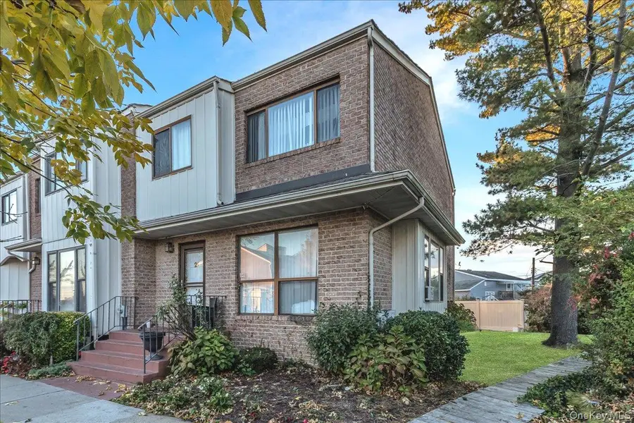 21 Vanderbilt Way #21, Valley Stream, NY 11581 - Image #2