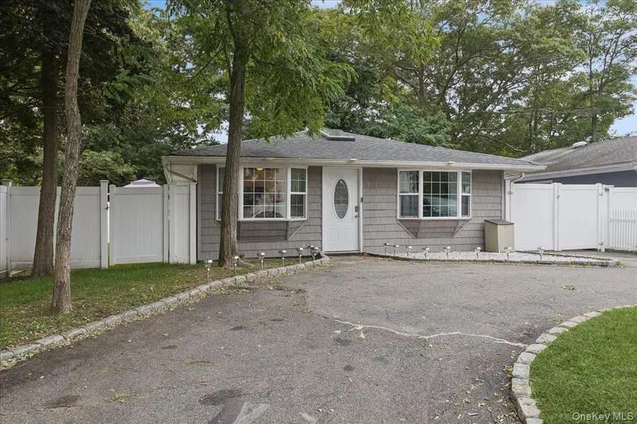 7 Pinetree Drive, Shirley, NY 11967 - Image #2